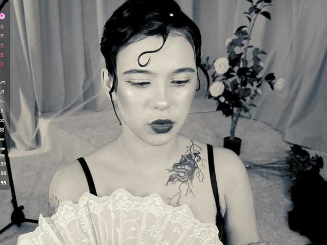 CoralineJones live cam on BongaCams