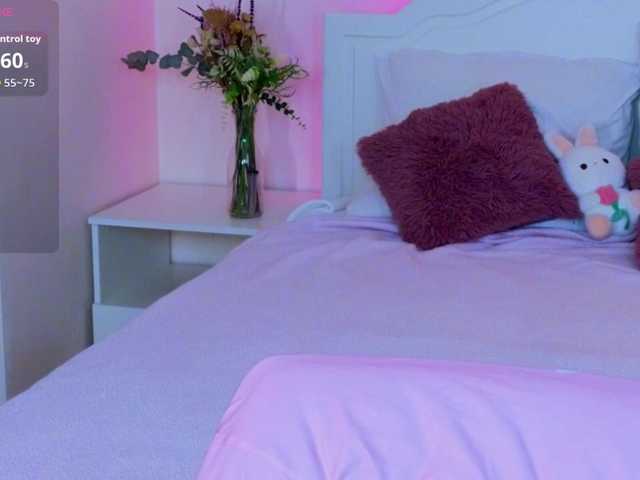 CoralineJones live cam on BongaCams