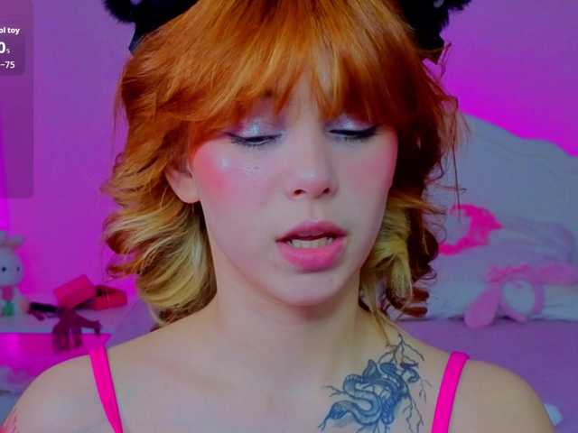 CoralineJones's BongaCams show and profile