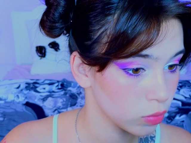 CoralineJones live cam on BongaCams