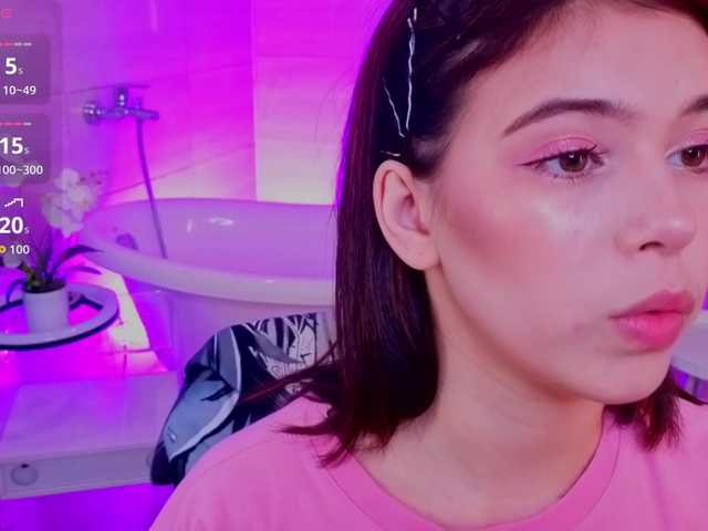 CoralineJones live cam on BongaCams