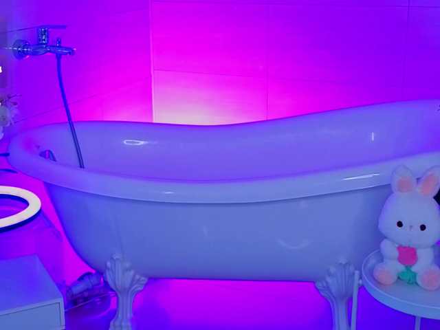 CoralineJones webcam
