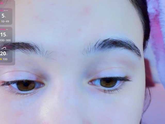 CoralineJones live cam