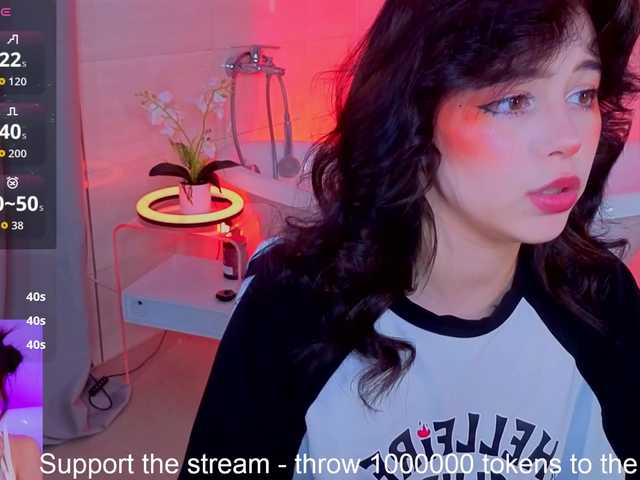 видео CoralineJones