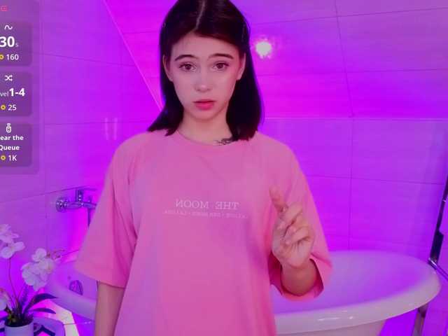 CoralineJones live cam on BongaCams