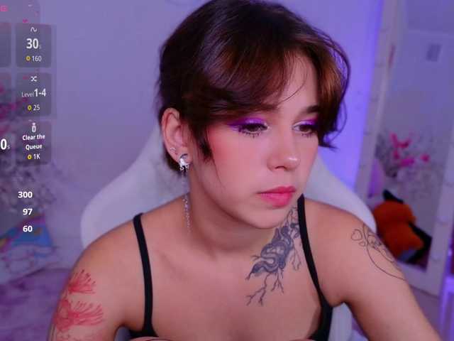 CoralineJones live cam on BongaCams