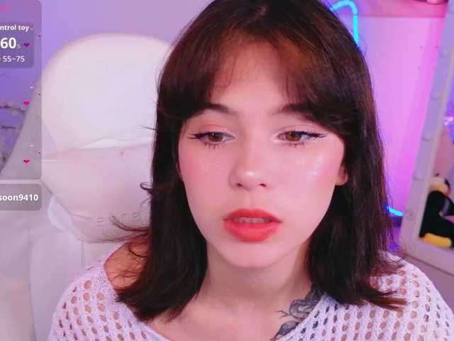 CoralineJones live cam on BongaCams