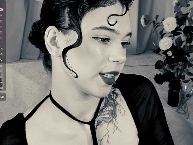 CoralineJones live cam on BongaCams