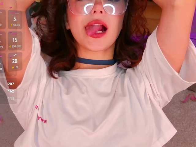 CoralineJones live cam on BongaCams