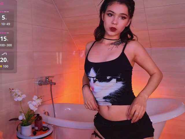 CoralineJones live cam on BongaCams