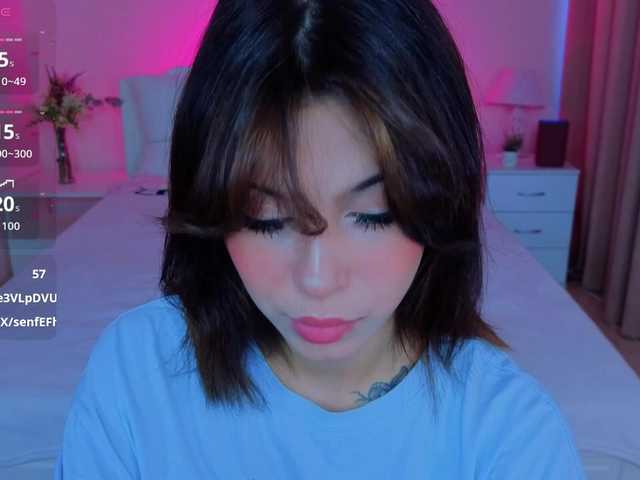 CoralineJones live cam on BongaCams