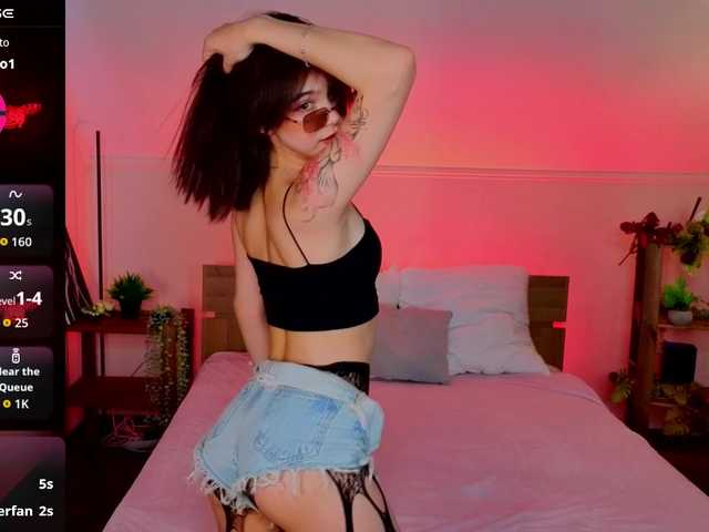 CoralineJones live cam on BongaCams