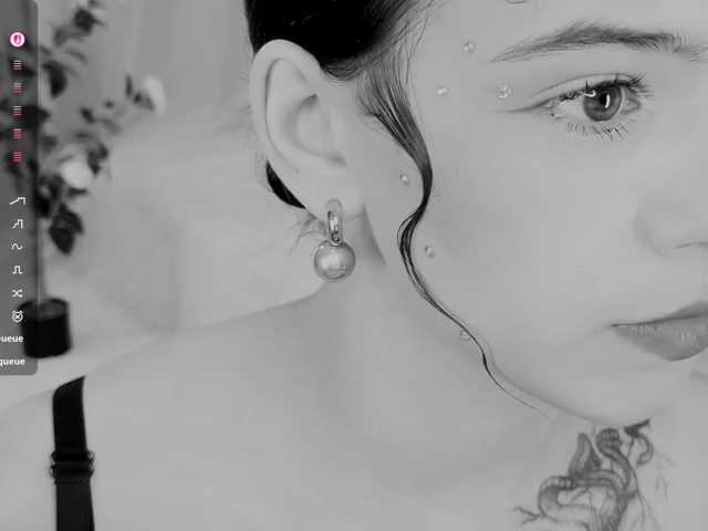 CoralineJones live cam on BongaCams