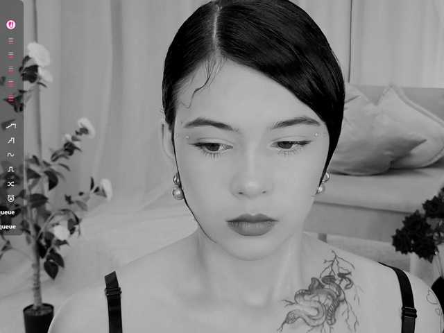 CoralineJones live cam on BongaCams