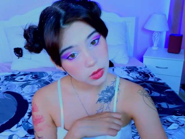 CoralineJones live cam on BongaCams
