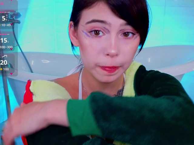 CoralineJones live cam on BongaCams