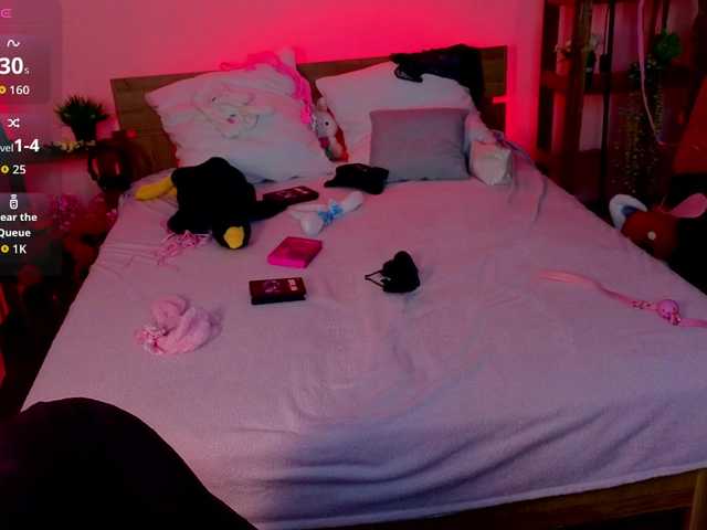 CoralineJones's BongaCams show and profile