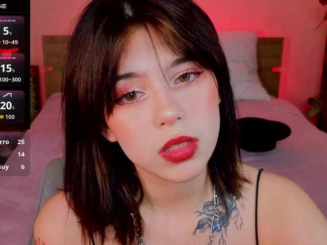 CoralineJones live cam on BongaCams
