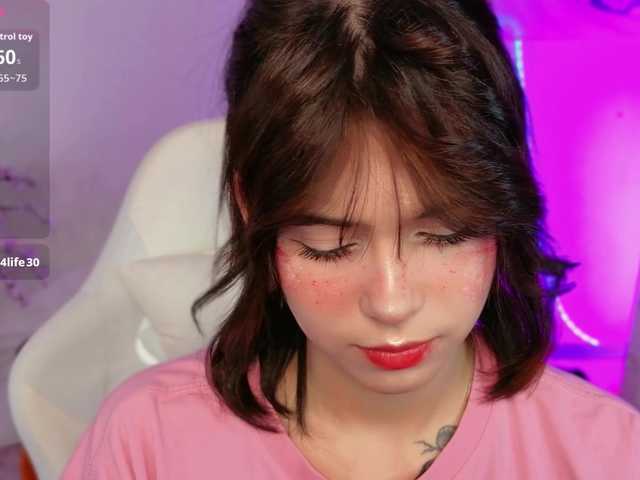 CoralineJones live cam on BongaCams