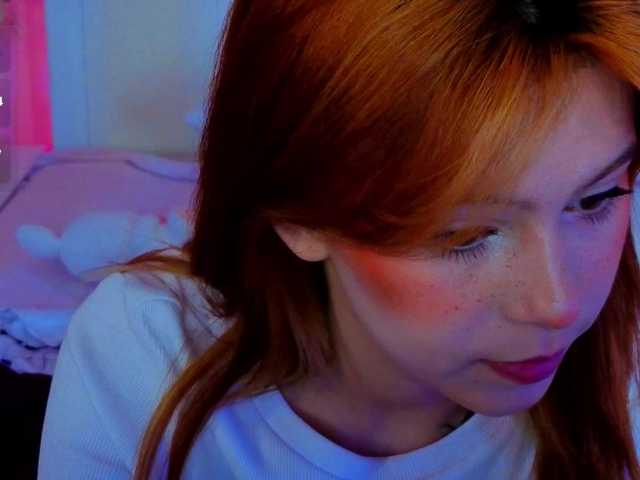CoralineJones live cam