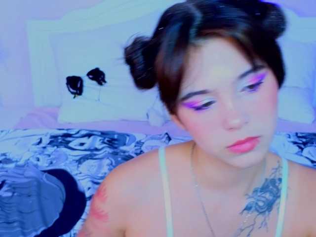 CoralineJones live cam on BongaCams