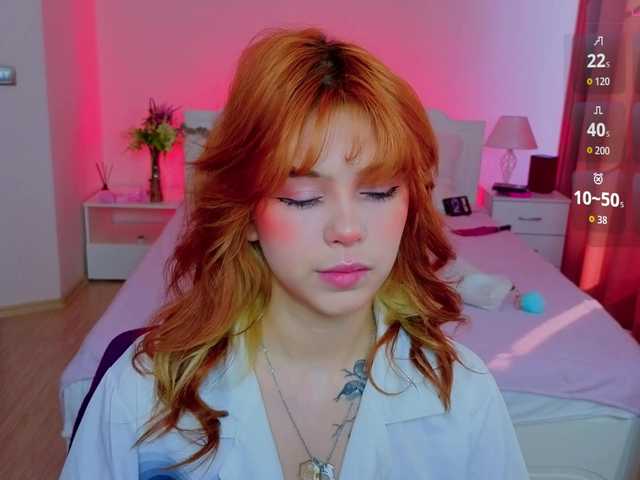 видео CoralineJones