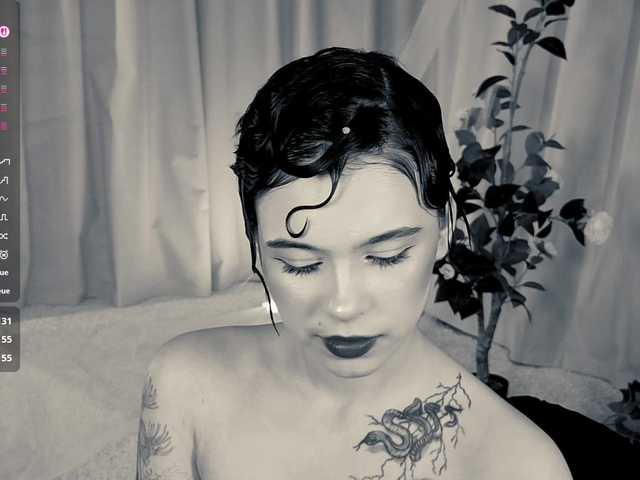 CoralineJones live cam on BongaCams