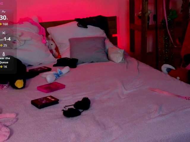 CoralineJones's BongaCams show and profile