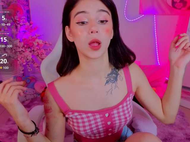 CoralineJones live cam on BongaCams