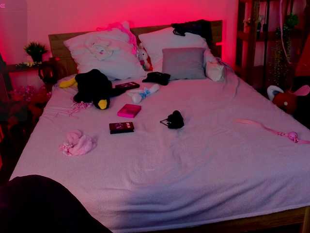 CoralineJones's BongaCams show and profile