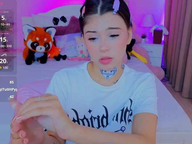 CoralineJones live cam on BongaCams