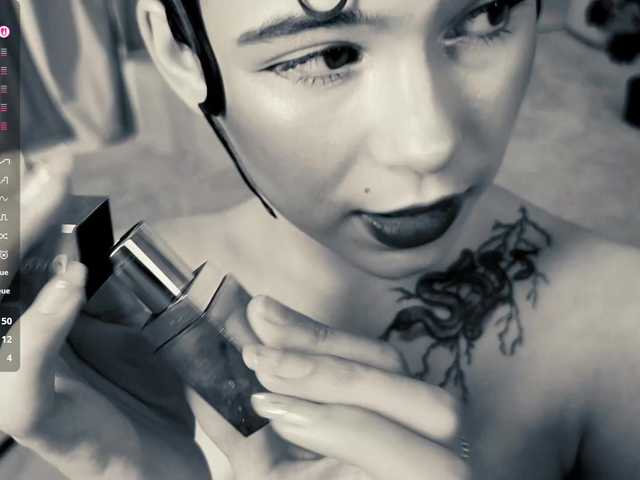 CoralineJones live cam on BongaCams