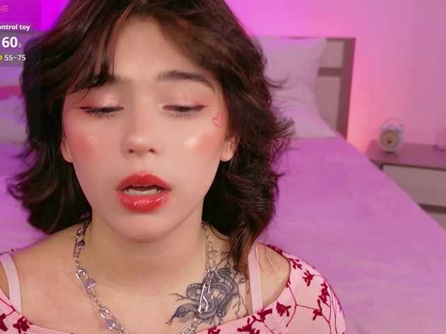 CoralineJones live cam on BongaCams