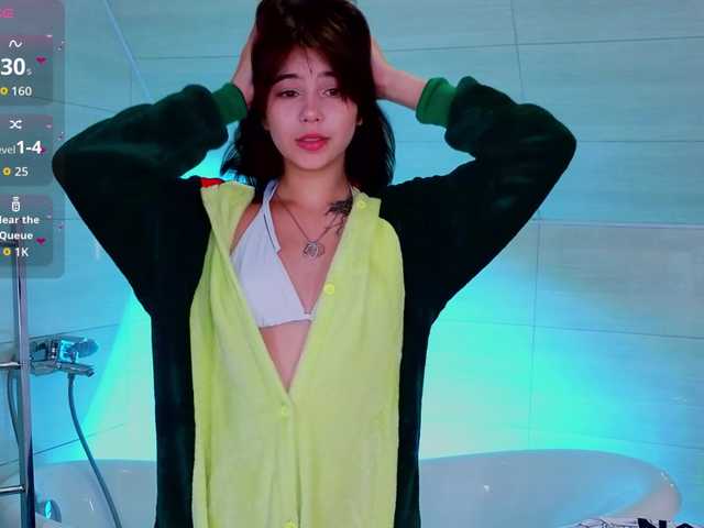 CoralineJones live cam on BongaCams