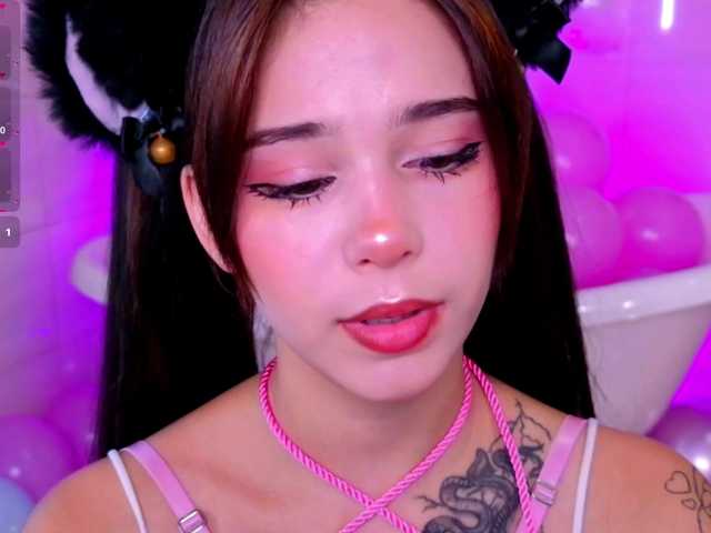 CoralineJones live cam on BongaCams
