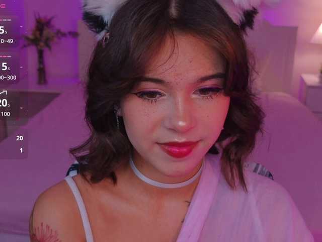 CoralineJones live cam on BongaCams