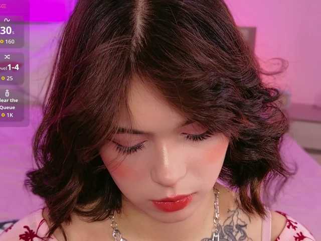 CoralineJones live cam on BongaCams