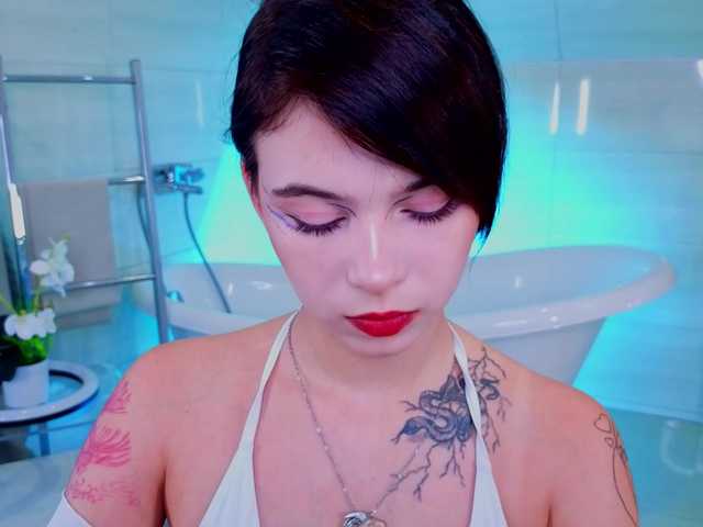 CoralineJones live cam on BongaCams