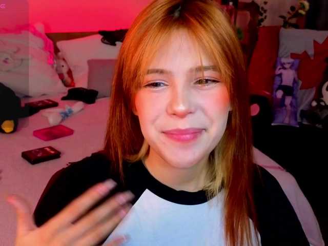 CoralineJones's BongaCams show and profile