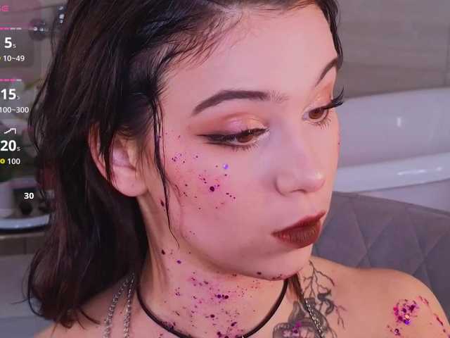 CoralineJones live cam on BongaCams