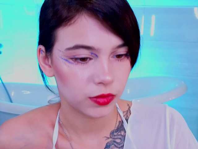 CoralineJones live cam on BongaCams