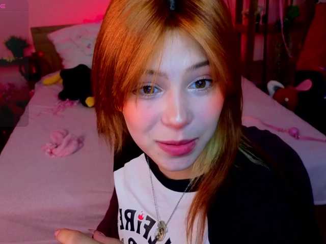 CoralineJones's BongaCams show and profile