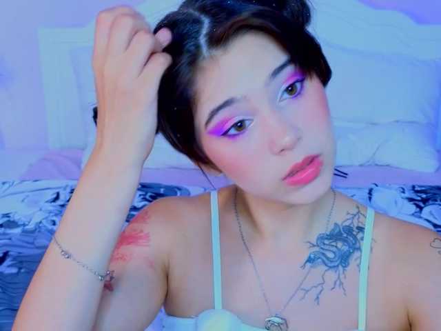 CoralineJones live cam on BongaCams