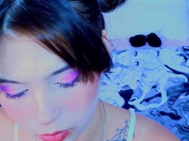 CoralineJones live cam on BongaCams
