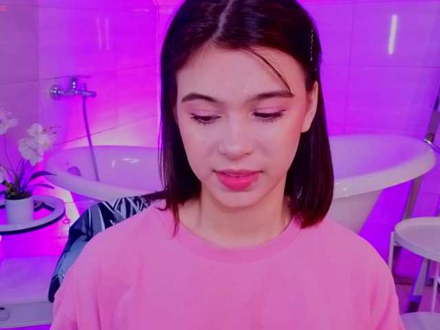 CoralineJones live cam on BongaCams