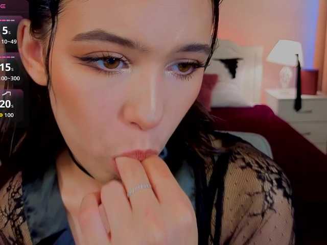 CoralineJones live cam on BongaCams