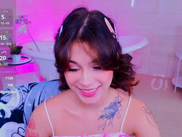 CoralineJones live cam on BongaCams