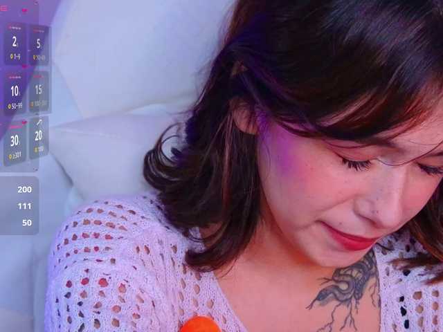 CoralineJones live cam on BongaCams