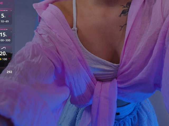CoralineJones live cam on BongaCams