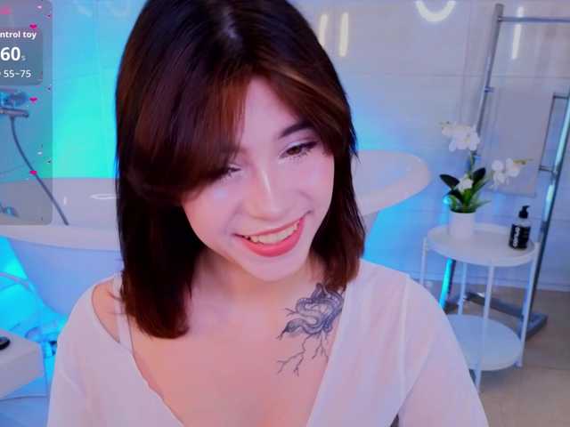 CoralineJones live cam on BongaCams